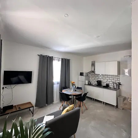 Apartament Euphorbia *